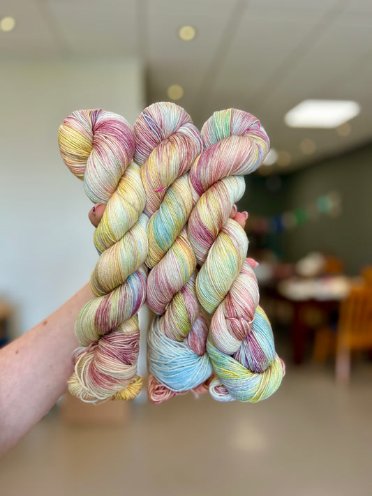 OOAK - pastel party - Flowy Fingering